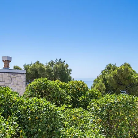 Anmarie With Free Parking *