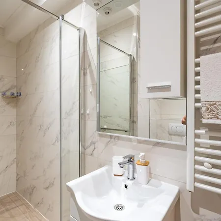 Anmarie With Free Parking Apartament