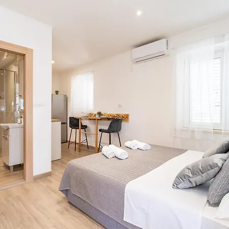 Anmarie With Free Parking Apartament