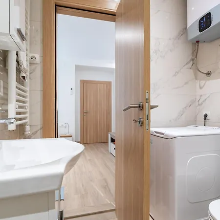 Anmarie With Free Parking Apartament *