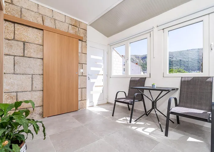 Anmarie With Free Parking Апартаменты