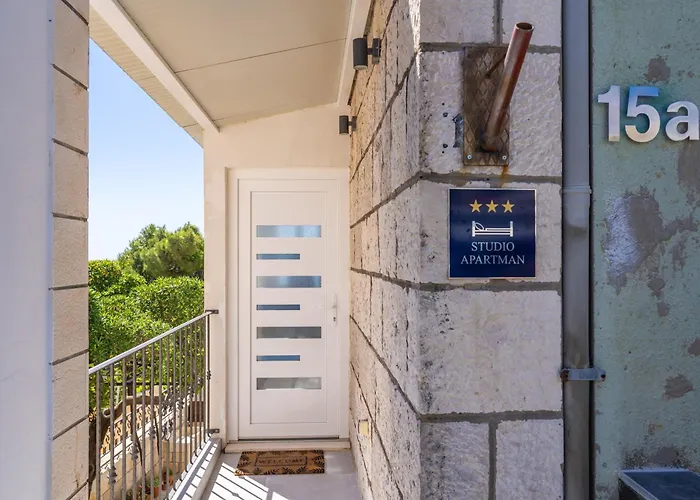 Апартаменты Anmarie With Free Parking