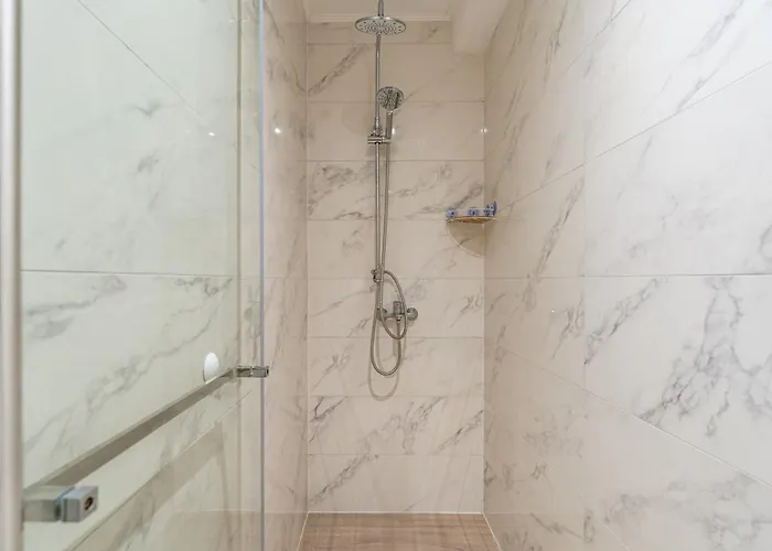 Апартаменты Anmarie With Free Parking