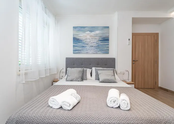 Anmarie With Free Parking