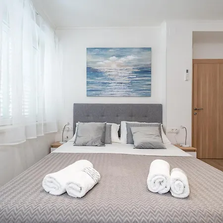 Anmarie With Free Parking