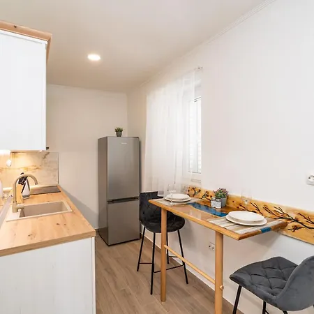 Anmarie With Free Parking