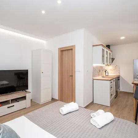 Anmarie With Free Parking Apartment
