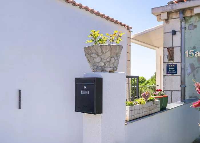 Anmarie With Free Parking Apartman