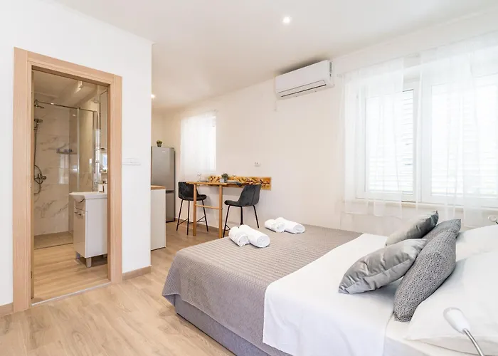 Anmarie With Free Parking Apartman