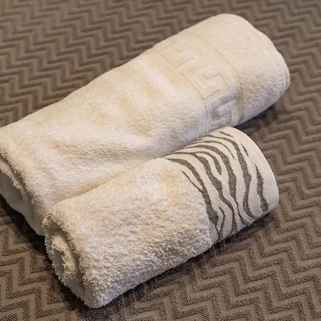 Anmarie With Free Parking *