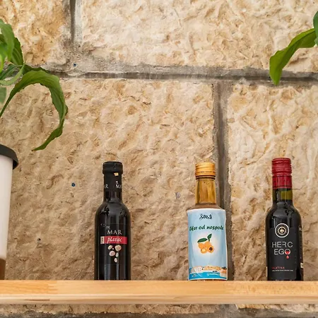 Anmarie With Free Parking *